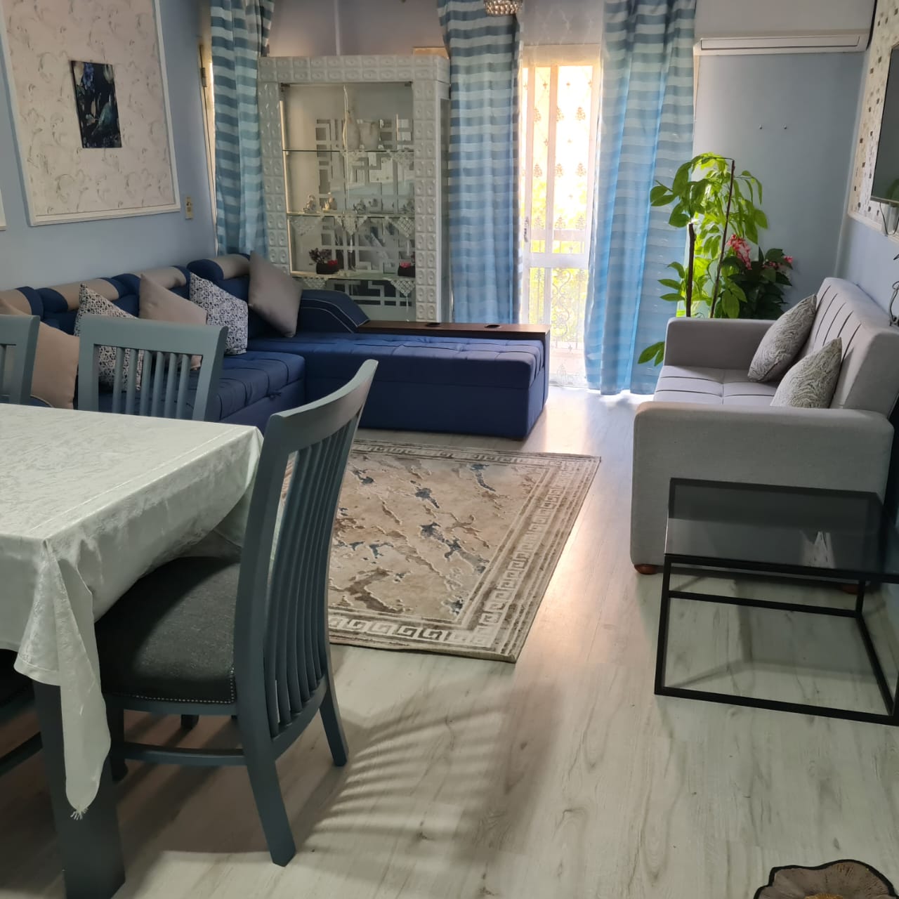 شقة في الرحاب 131 م2 للإيجار مفروش بحري على حديقة كبيرة تشطيب خاص 45,000 ج 